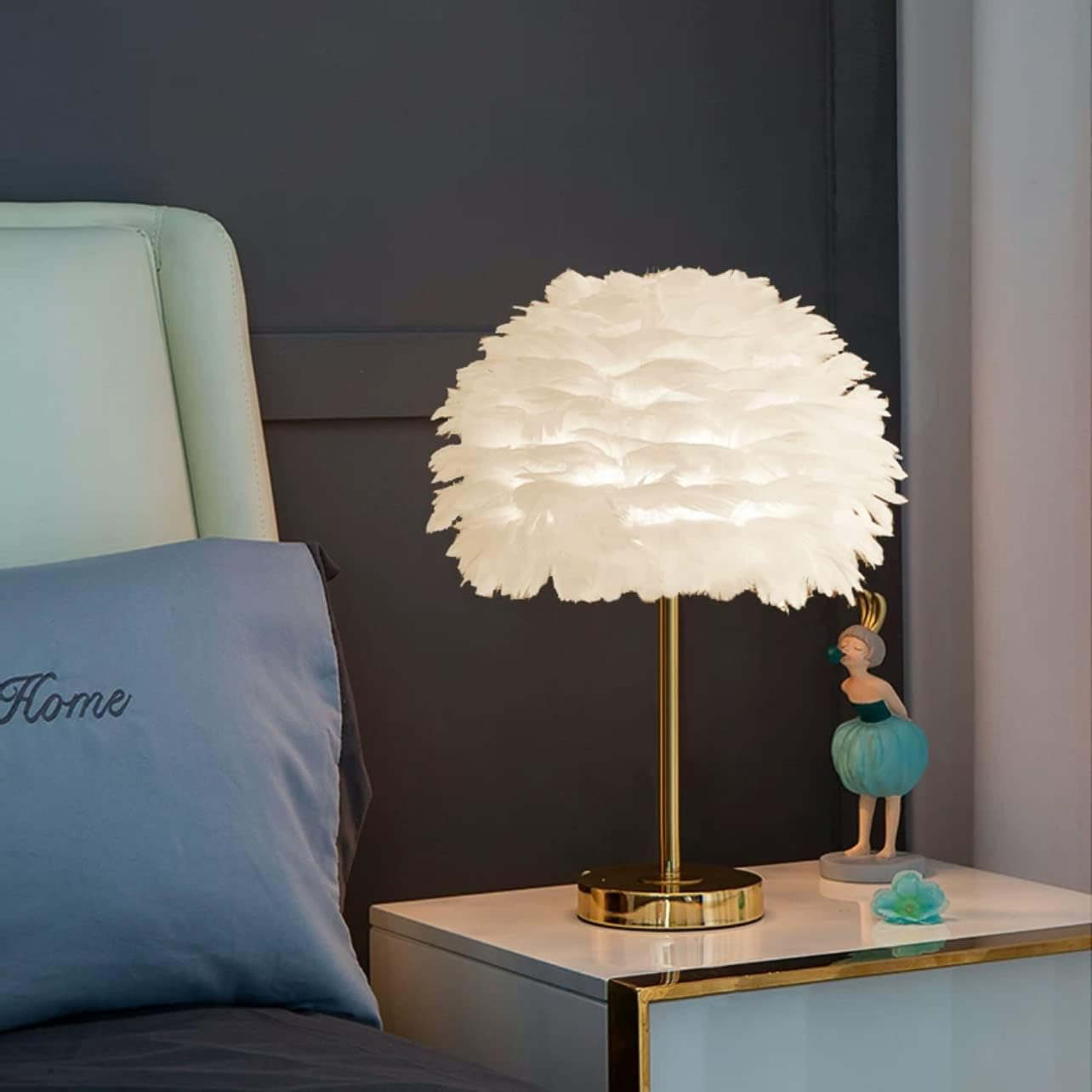 Ahuja International Feather Table Lamp Bedroom Bedside Lamp Creative Romantic Simple Modern Night Light Warm Decorative Light Feather Desk Lampshade