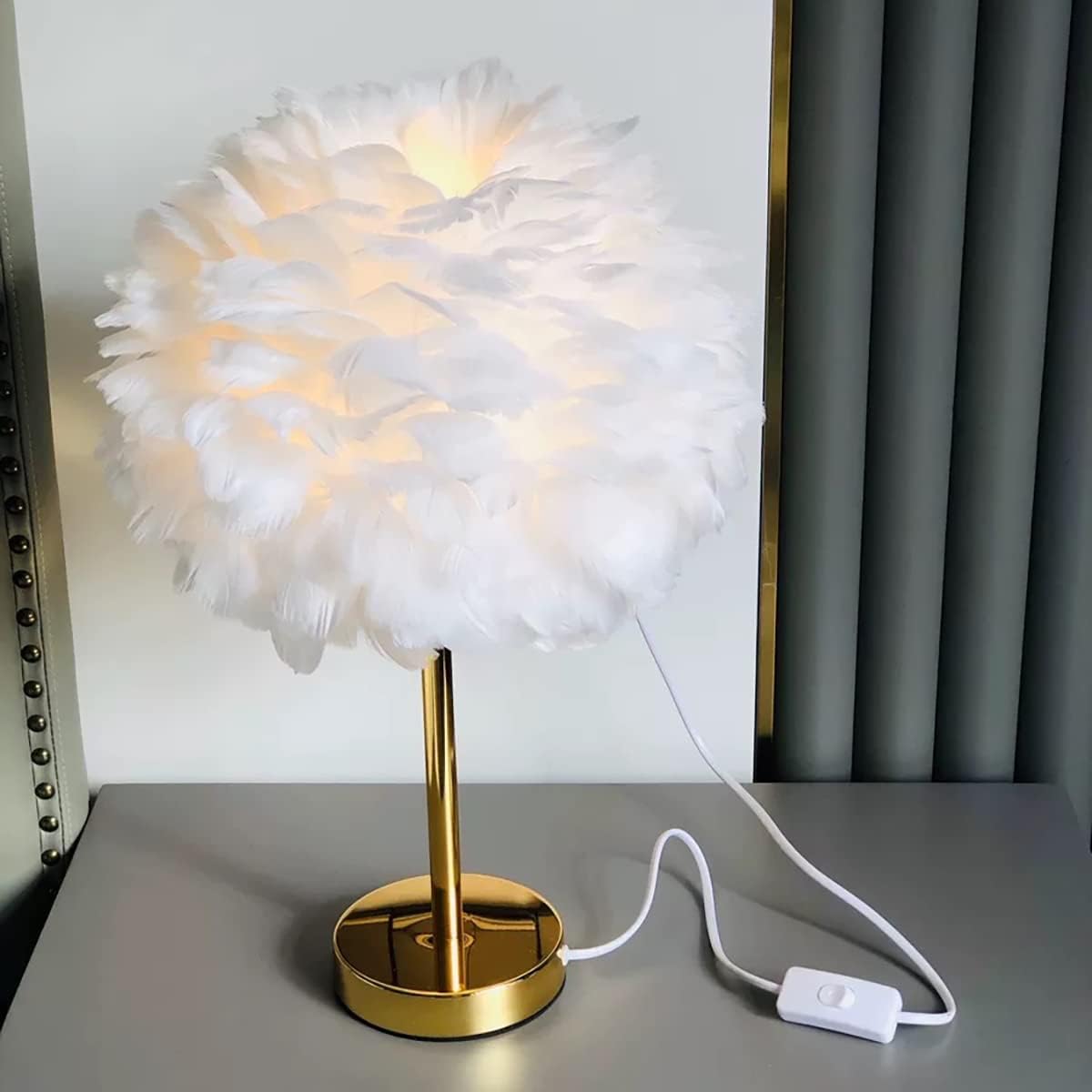 Ahuja International Feather Table Lamp Bedroom Bedside Lamp Creative Romantic Simple Modern Night Light Warm Decorative Light Feather Desk Lampshade