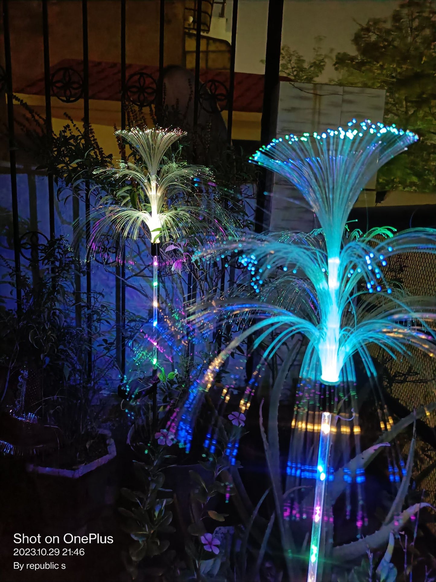 Ahuja International Saturn ring garden light color changing